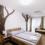 Scarlett & Restaurant 게스트하우스 Veľký Meder