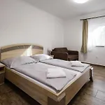Scarlett & Restaurant 게스트하우스 Veľký Meder