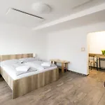 Scarlett & Restaurant 게스트하우스 Veľký Meder