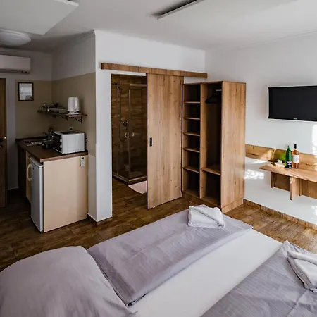 Guest house Scarlett & Restaurant Velky Meder
