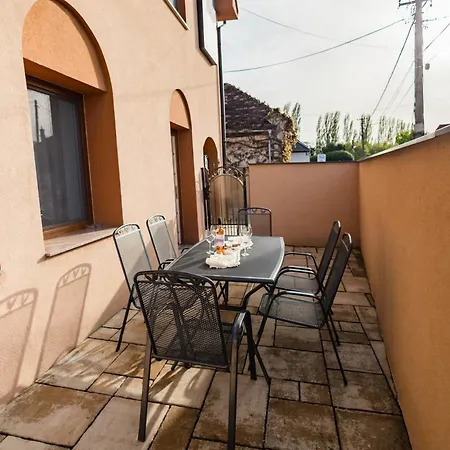 Scarlett & Restaurant Guest house