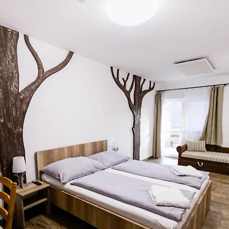 Scarlett & Restaurant ゲストハウス Veľký Meder