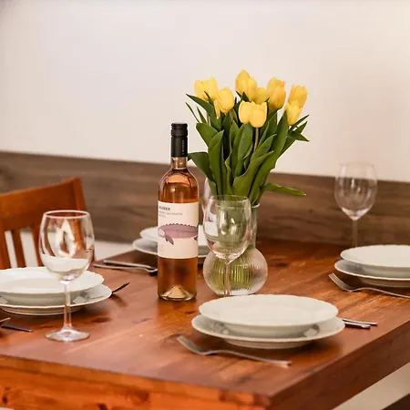 Scarlett & Restaurant