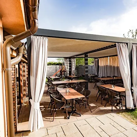 Πανσιόν Scarlett & Restaurant 3*