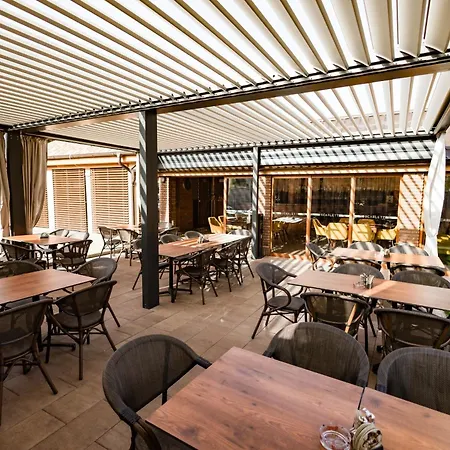 Scarlett & Restaurant ゲストハウス Veľký Meder