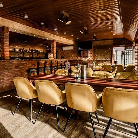 Scarlett & Restaurant Πανσιόν