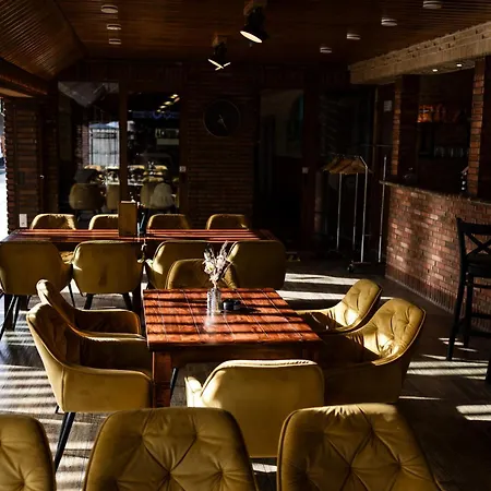 Scarlett & Restaurant 3*