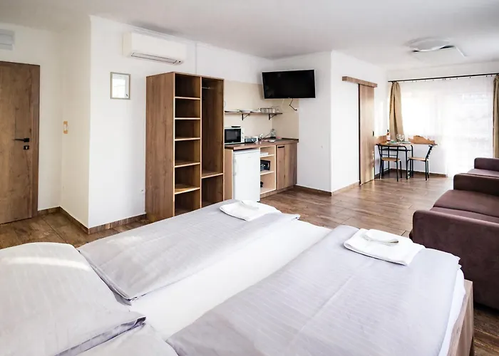 Scarlett & Restaurant Casa de hóspedes 3*